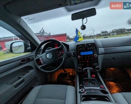 Черный Фольксваген Туарег, объемом двигателя 3 л и пробегом 305 тыс. км за 5850 $, фото 8 на Automoto.ua