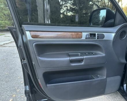 Чорний Фольксваген Туарег, об'ємом двигуна 3 л та пробігом 221 тис. км за 9800 $, фото 15 на Automoto.ua