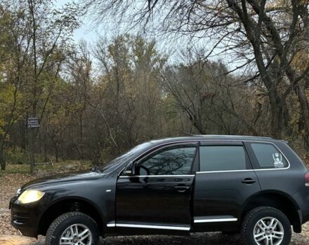 Черный Фольксваген Туарег, объемом двигателя 3 л и пробегом 335 тыс. км за 7500 $, фото 2 на Automoto.ua