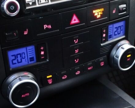 Черный Фольксваген Туарег, объемом двигателя 3 л и пробегом 260 тыс. км за 3915 $, фото 6 на Automoto.ua