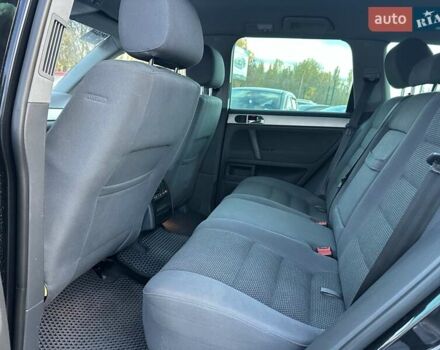 Чорний Фольксваген Туарег, об'ємом двигуна 3 л та пробігом 340 тис. км за 10900 $, фото 33 на Automoto.ua