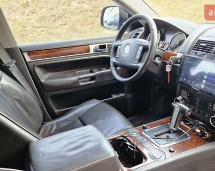 Черный Фольксваген Туарег, объемом двигателя 2.97 л и пробегом 359 тыс. км за 10700 $, фото 5 на Automoto.ua