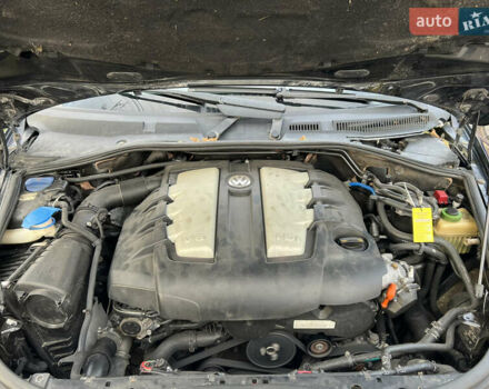 Чорний Фольксваген Туарег, об'ємом двигуна 3 л та пробігом 360 тис. км за 8400 $, фото 15 на Automoto.ua