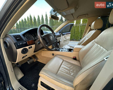 Черный Фольксваген Туарег, объемом двигателя 2.97 л и пробегом 240 тыс. км за 12200 $, фото 55 на Automoto.ua