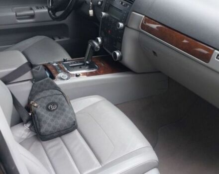 Черный Фольксваген Туарег, объемом двигателя 3 л и пробегом 235 тыс. км за 11000 $, фото 2 на Automoto.ua