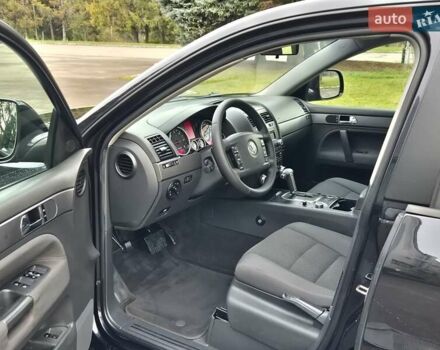 Черный Фольксваген Туарег, объемом двигателя 2.5 л и пробегом 268 тыс. км за 8850 $, фото 14 на Automoto.ua