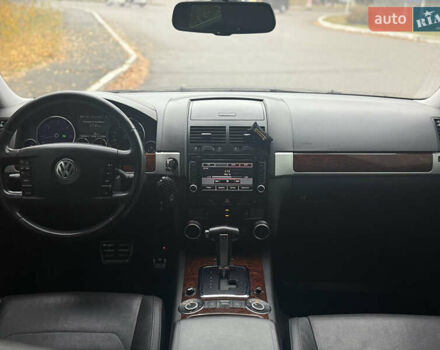 Черный Фольксваген Туарег, объемом двигателя 3 л и пробегом 195 тыс. км за 13800 $, фото 12 на Automoto.ua