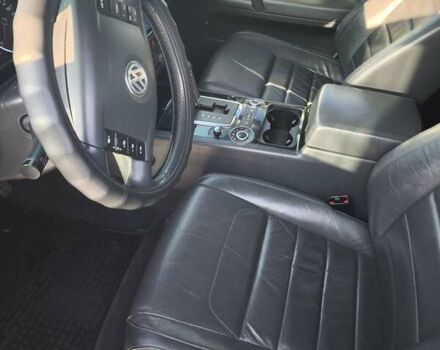 Черный Фольксваген Туарег, объемом двигателя 2.97 л и пробегом 294 тыс. км за 13000 $, фото 9 на Automoto.ua