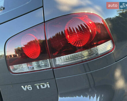 Черный Фольксваген Туарег, объемом двигателя 2.97 л и пробегом 240 тыс. км за 12200 $, фото 23 на Automoto.ua