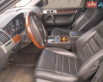 Черный Фольксваген Туарег, объемом двигателя 3 л и пробегом 300 тыс. км за 9300 $, фото 1 на Automoto.ua