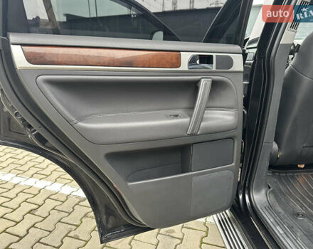 Черный Фольксваген Туарег, объемом двигателя 3 л и пробегом 270 тыс. км за 10500 $, фото 32 на Automoto.ua