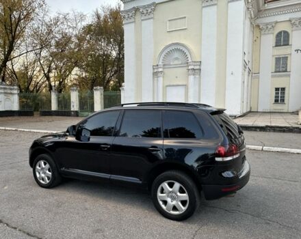 Чорний Фольксваген Туарег, об'ємом двигуна 3 л та пробігом 221 тис. км за 9800 $, фото 4 на Automoto.ua