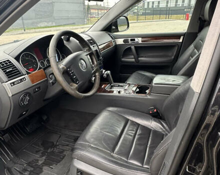 Черный Фольксваген Туарег, объемом двигателя 3 л и пробегом 270 тыс. км за 10500 $, фото 20 на Automoto.ua