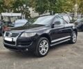 Черный Фольксваген Туарег, объемом двигателя 3.6 л и пробегом 250 тыс. км за 10700 $, фото 1 на Automoto.ua