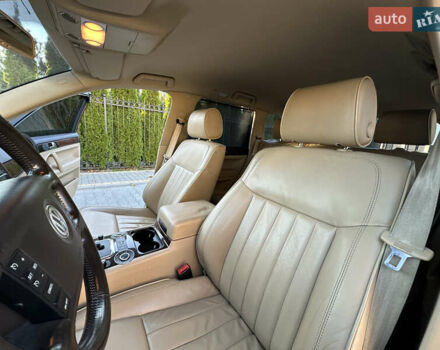 Черный Фольксваген Туарег, объемом двигателя 2.97 л и пробегом 240 тыс. км за 12200 $, фото 52 на Automoto.ua