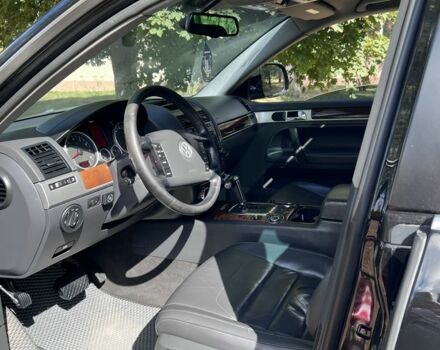 Черный Фольксваген Туарег, объемом двигателя 3.6 л и пробегом 242 тыс. км за 9500 $, фото 17 на Automoto.ua