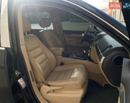 Черный Фольксваген Туарег, объемом двигателя 2.46 л и пробегом 296 тыс. км за 10290 $, фото 17 на Automoto.ua