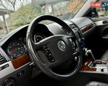 Черный Фольксваген Туарег, объемом двигателя 3 л и пробегом 280 тыс. км за 11700 $, фото 34 на Automoto.ua