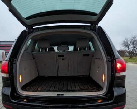 Черный Фольксваген Туарег, объемом двигателя 0 л и пробегом 300 тыс. км за 5816 $, фото 4 на Automoto.ua