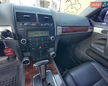 Черный Фольксваген Туарег, объемом двигателя 2.5 л и пробегом 294 тыс. км за 10800 $, фото 10 на Automoto.ua