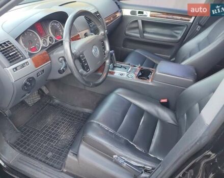 Черный Фольксваген Туарег, объемом двигателя 2.5 л и пробегом 294 тыс. км за 10800 $, фото 11 на Automoto.ua