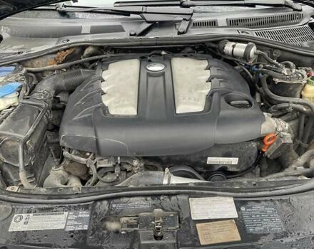 Черный Фольксваген Туарег, объемом двигателя 2.97 л и пробегом 348 тыс. км за 12500 $, фото 8 на Automoto.ua