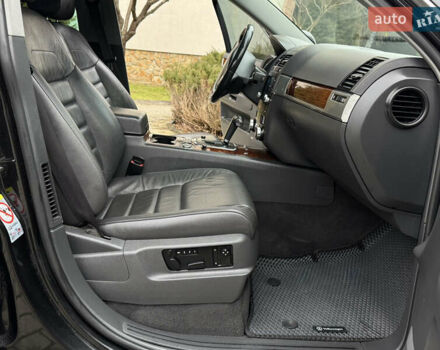 Черный Фольксваген Туарег, объемом двигателя 3 л и пробегом 280 тыс. км за 11700 $, фото 38 на Automoto.ua