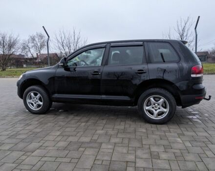 Черный Фольксваген Туарег, объемом двигателя 0 л и пробегом 300 тыс. км за 5816 $, фото 5 на Automoto.ua