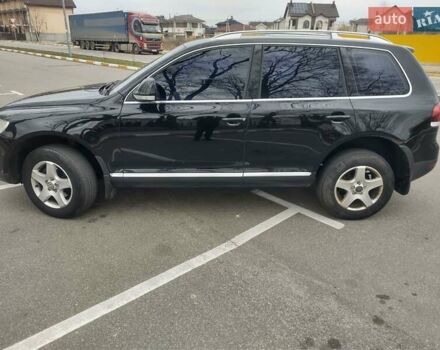 Черный Фольксваген Туарег, объемом двигателя 2.5 л и пробегом 294 тыс. км за 10800 $, фото 1 на Automoto.ua