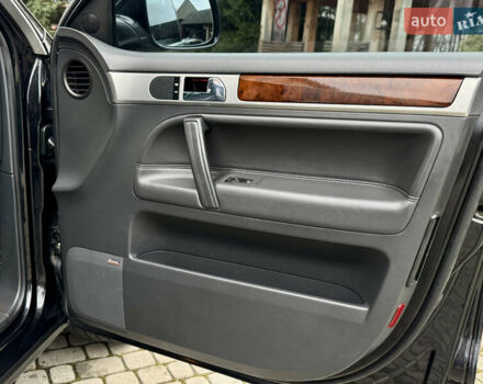 Черный Фольксваген Туарег, объемом двигателя 3 л и пробегом 280 тыс. км за 11700 $, фото 37 на Automoto.ua