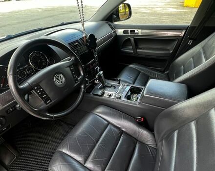 Черный Фольксваген Туарег, объемом двигателя 3 л и пробегом 325 тыс. км за 13000 $, фото 1 на Automoto.ua