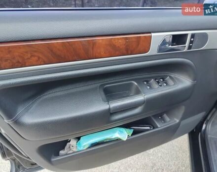 Черный Фольксваген Туарег, объемом двигателя 2.5 л и пробегом 294 тыс. км за 10800 $, фото 12 на Automoto.ua