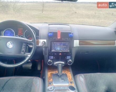 Чорний Фольксваген Туарег, об'ємом двигуна 2.97 л та пробігом 284 тис. км за 12000 $, фото 6 на Automoto.ua