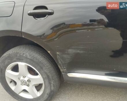 Черный Фольксваген Туарег, объемом двигателя 2.5 л и пробегом 294 тыс. км за 10800 $, фото 5 на Automoto.ua