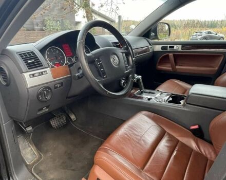 Черный Фольксваген Туарег, объемом двигателя 3 л и пробегом 379 тыс. км за 6630 $, фото 6 на Automoto.ua