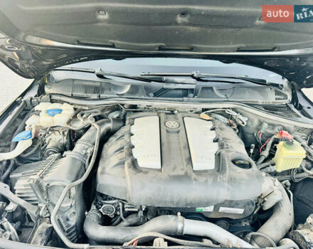 Черный Фольксваген Туарег, объемом двигателя 2.97 л и пробегом 400 тыс. км за 16000 $, фото 19 на Automoto.ua