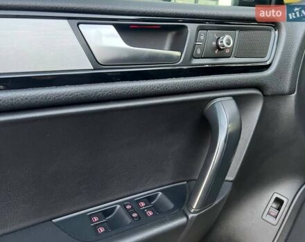 Черный Фольксваген Туарег, объемом двигателя 2.97 л и пробегом 298 тыс. км за 18900 $, фото 13 на Automoto.ua