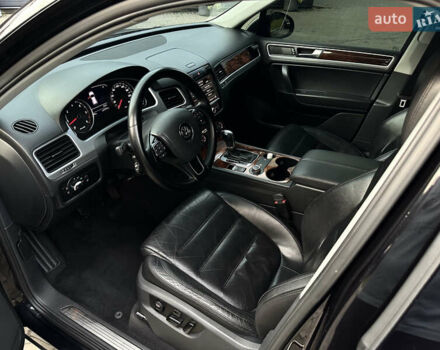 Чорний Фольксваген Туарег, об'ємом двигуна 2.97 л та пробігом 355 тис. км за 17500 $, фото 6 на Automoto.ua