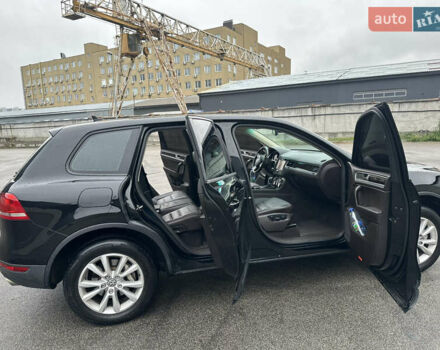 Чорний Фольксваген Туарег, об'ємом двигуна 3 л та пробігом 130 тис. км за 16900 $, фото 26 на Automoto.ua