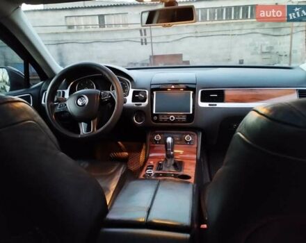 Чорний Фольксваген Туарег, об'ємом двигуна 3 л та пробігом 267 тис. км за 24000 $, фото 7 на Automoto.ua