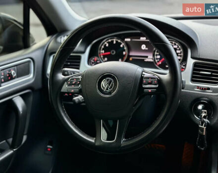 Чорний Фольксваген Туарег, об'ємом двигуна 2.97 л та пробігом 355 тис. км за 17500 $, фото 10 на Automoto.ua