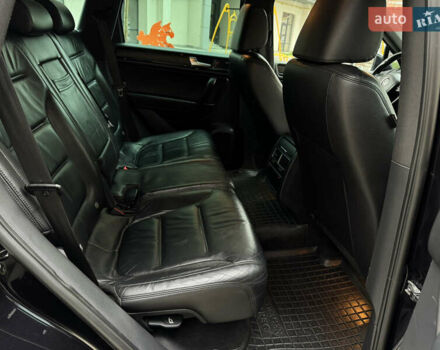 Черный Фольксваген Туарег, объемом двигателя 2.97 л и пробегом 356 тыс. км за 15900 $, фото 17 на Automoto.ua