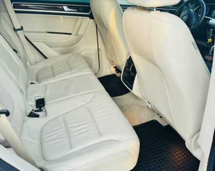 Черный Фольксваген Туарег, объемом двигателя 2.97 л и пробегом 400 тыс. км за 16000 $, фото 7 на Automoto.ua