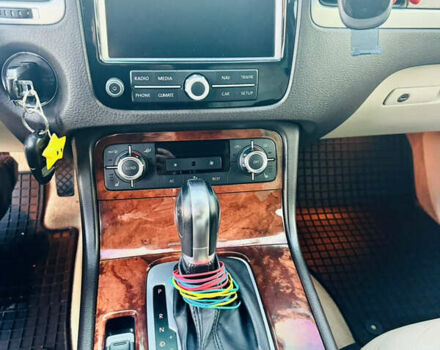 Черный Фольксваген Туарег, объемом двигателя 2.97 л и пробегом 400 тыс. км за 16000 $, фото 10 на Automoto.ua