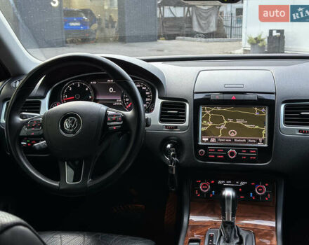 Чорний Фольксваген Туарег, об'ємом двигуна 2.97 л та пробігом 355 тис. км за 17500 $, фото 12 на Automoto.ua
