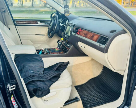 Черный Фольксваген Туарег, объемом двигателя 2.97 л и пробегом 400 тыс. км за 16000 $, фото 6 на Automoto.ua