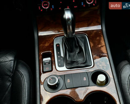 Чорний Фольксваген Туарег, об'ємом двигуна 2.97 л та пробігом 355 тис. км за 17500 $, фото 13 на Automoto.ua