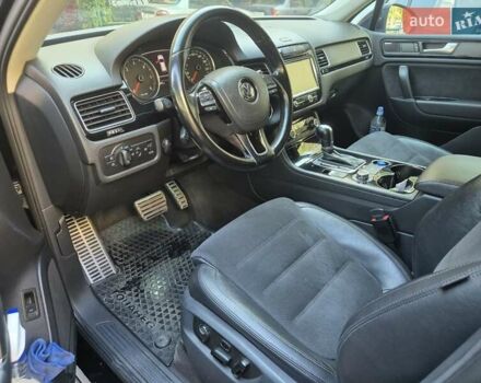 Черный Фольксваген Туарег, объемом двигателя 2.97 л и пробегом 300 тыс. км за 18800 $, фото 4 на Automoto.ua