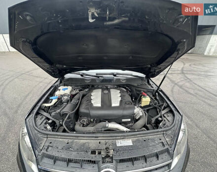 Чорний Фольксваген Туарег, об'ємом двигуна 3 л та пробігом 130 тис. км за 16900 $, фото 55 на Automoto.ua