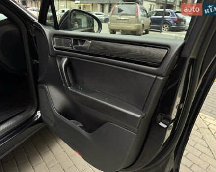 Черный Фольксваген Туарег, объемом двигателя 2.97 л и пробегом 356 тыс. км за 15900 $, фото 19 на Automoto.ua